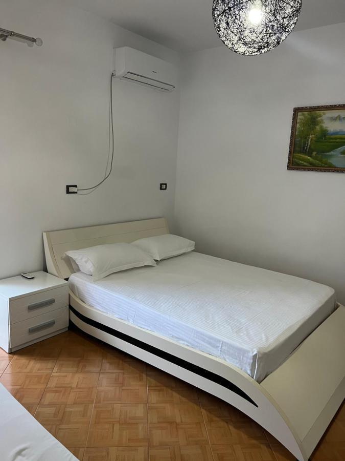 Rooms For Rent Habipi Vlorë Exterior foto
